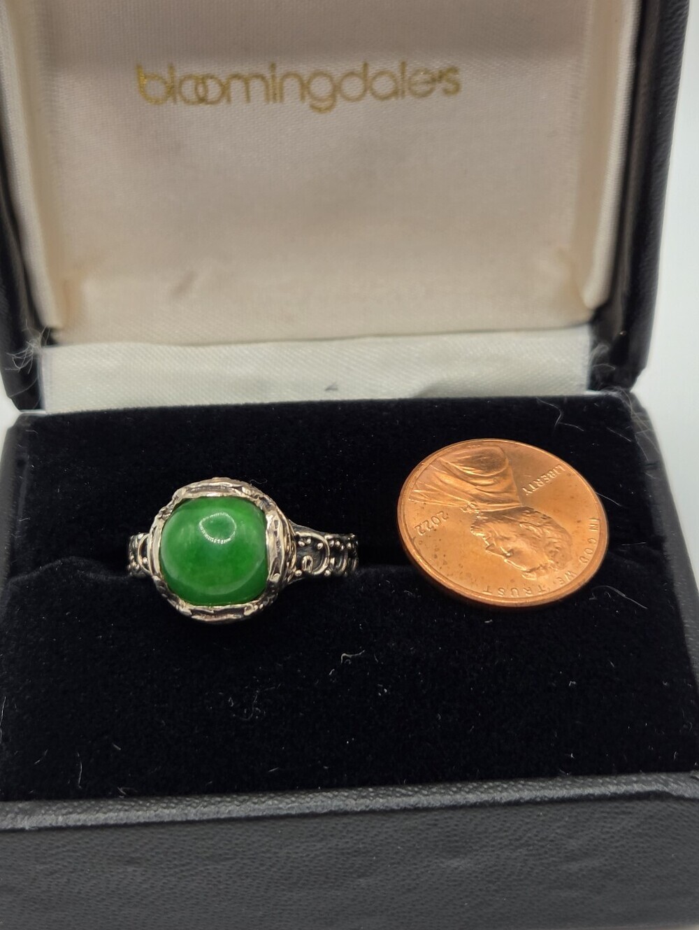 Vintage 925 Sterling Silver Burmese Green Jade Ring Size 8 Scrollwork Band - Picture 9 of 9